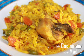 ARRÓZ CON POLLO EN AMARILLO